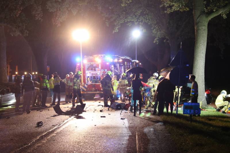 #Renswoude Gewonde na frontale aanrijding Arnhemseweg - N224 Renswoude.