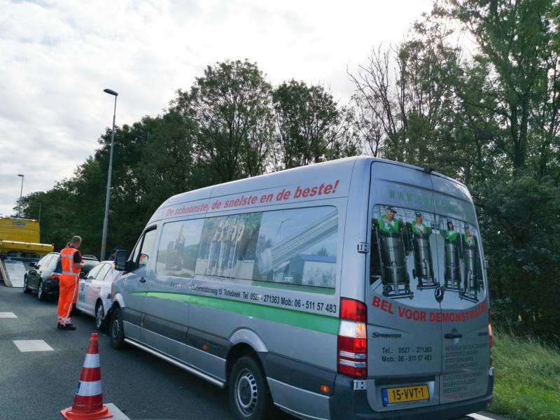 Meerdere voertuigen botsen voor beruchte bocht