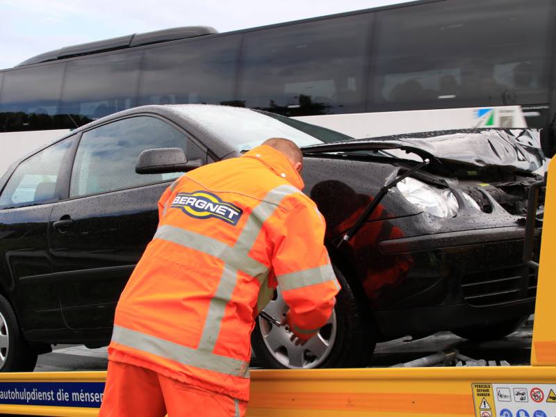 Opnieuw auto uit de bocht op beruchte plek