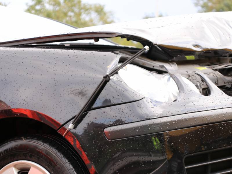 Opnieuw auto uit de bocht op beruchte plek