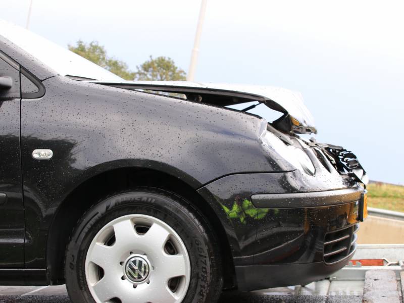 Opnieuw auto uit de bocht op beruchte plek