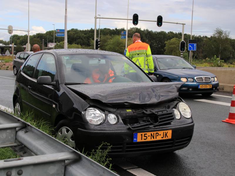 Opnieuw auto uit de bocht op beruchte plek
