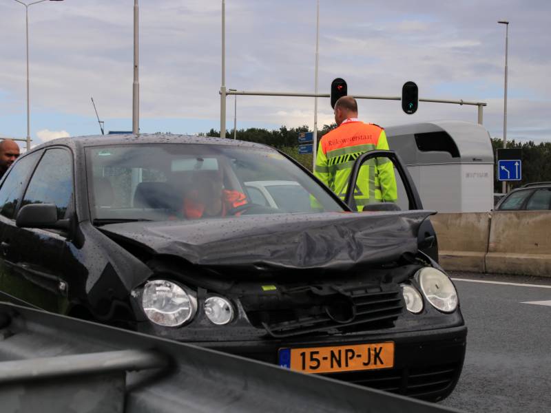 Opnieuw auto uit de bocht op beruchte plek