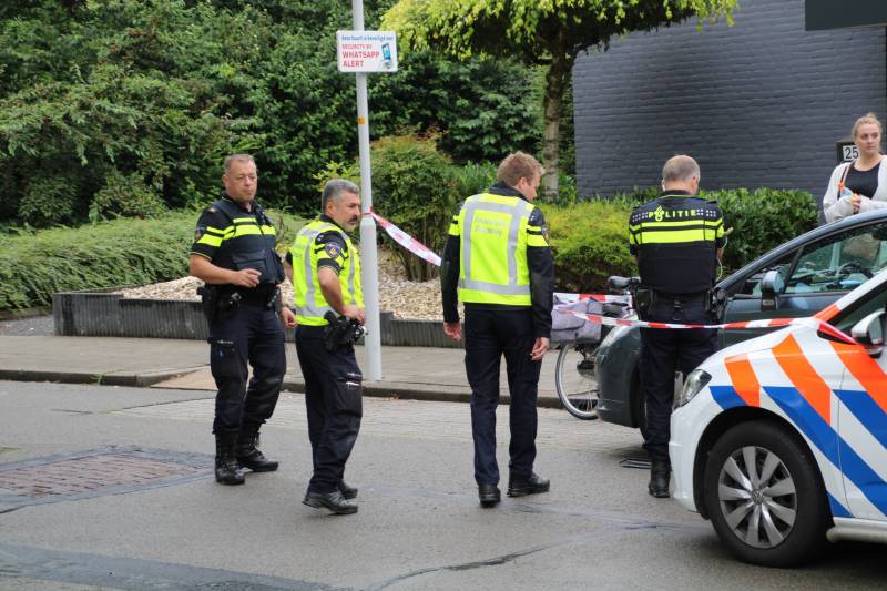 Fietsster botst tegen openstaande autoportier