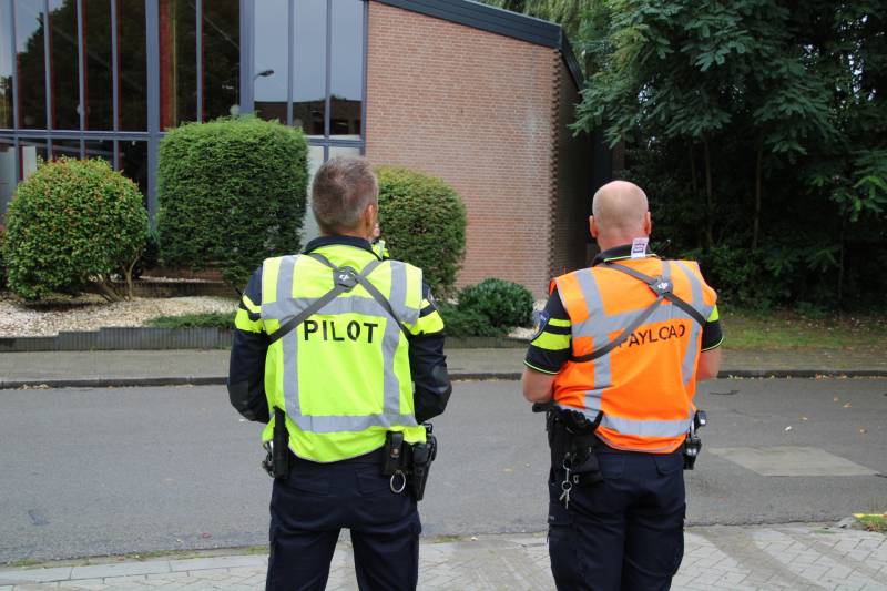 Fietsster botst tegen openstaande autoportier