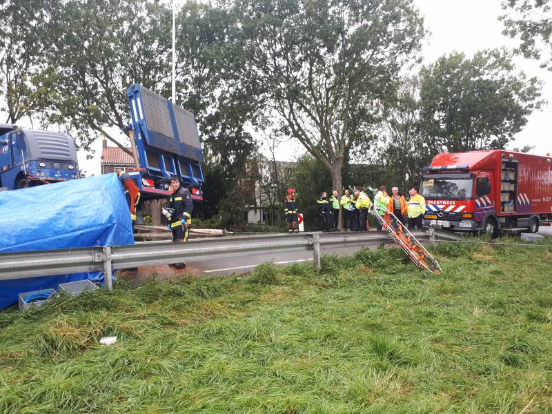 Zeer ernstig ongeval tussen twee vrachtwagens en meerdere voertuigen