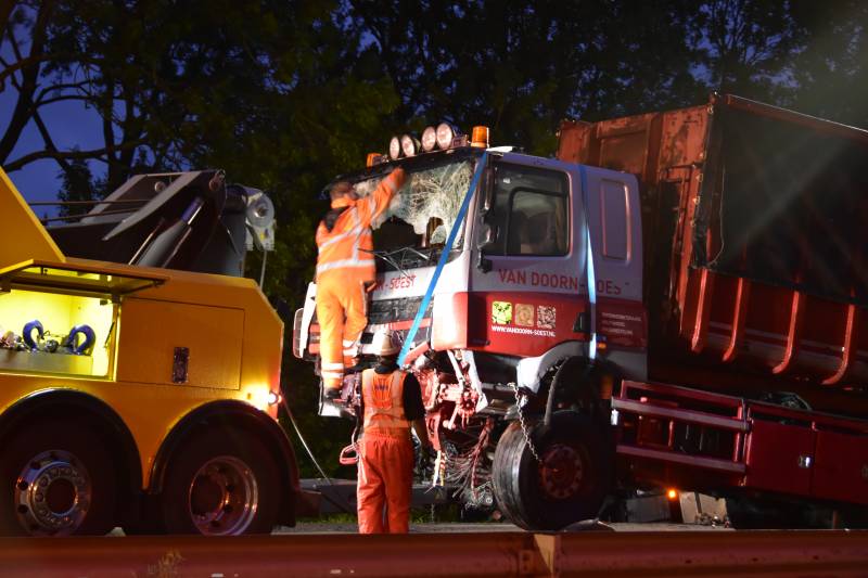 Zeer ernstig ongeval tussen twee vrachtwagens en meerdere voertuigen