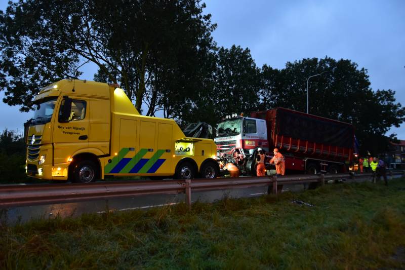 Zeer ernstig ongeval tussen twee vrachtwagens en meerdere voertuigen