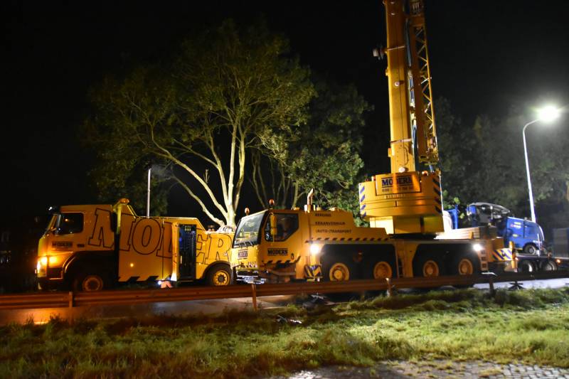 Zeer ernstig ongeval tussen twee vrachtwagens en meerdere voertuigen