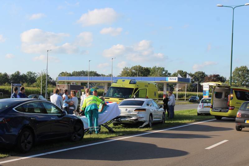 Flinke schade na ongeval tussen meerdere voertuigen
