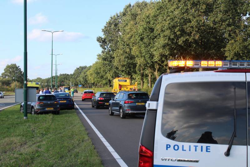 Flinke schade na ongeval tussen meerdere voertuigen