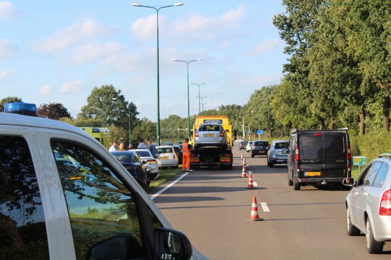 Flinke schade na ongeval tussen meerdere voertuigen