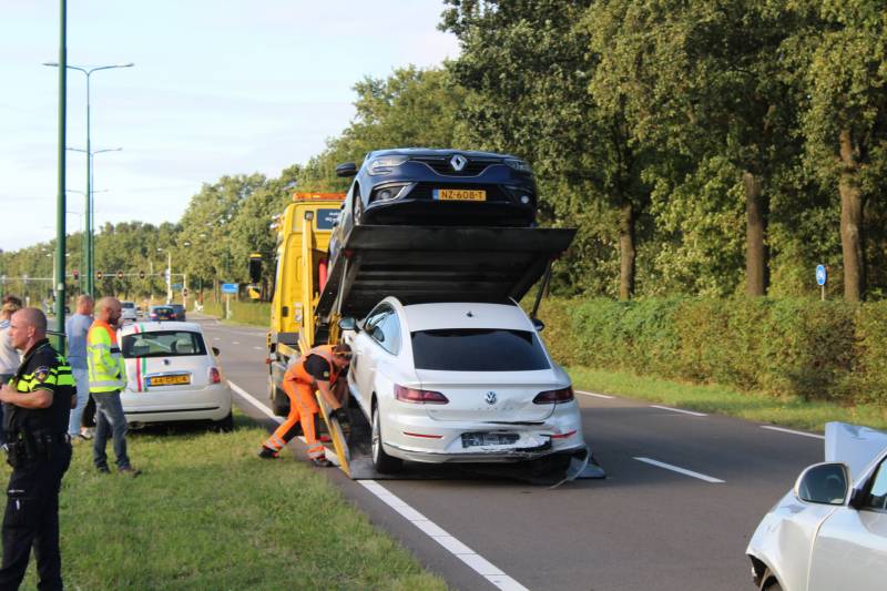 Flinke schade na ongeval tussen meerdere voertuigen