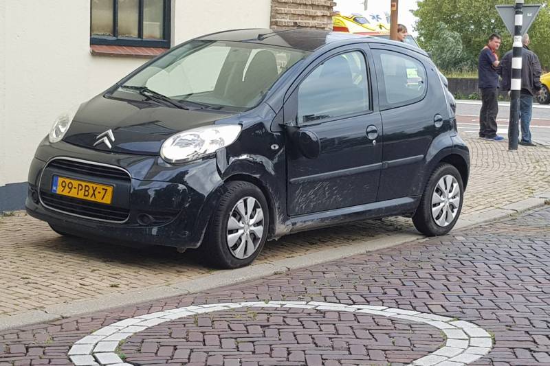 Snorfietser gewond na aanrijding