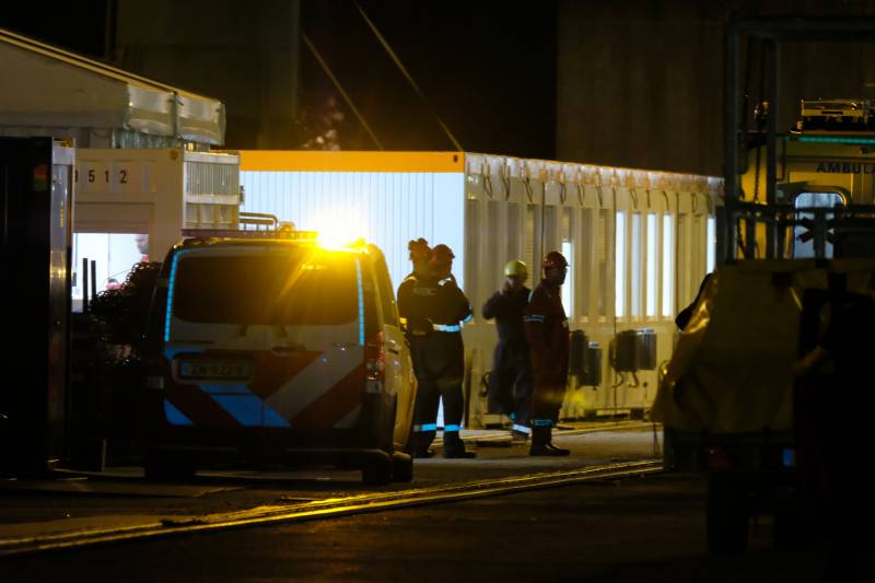 Persoon zwaargewond na val in tank van schip