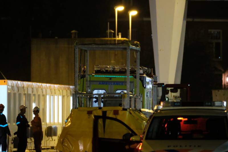 Persoon zwaargewond na val in tank van schip