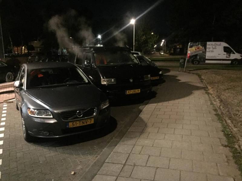 Bestelbus verwoest na te hete oven in laadruim