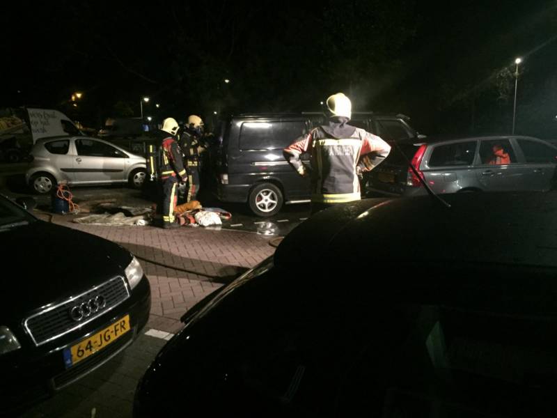 Bestelbus verwoest na te hete oven in laadruim