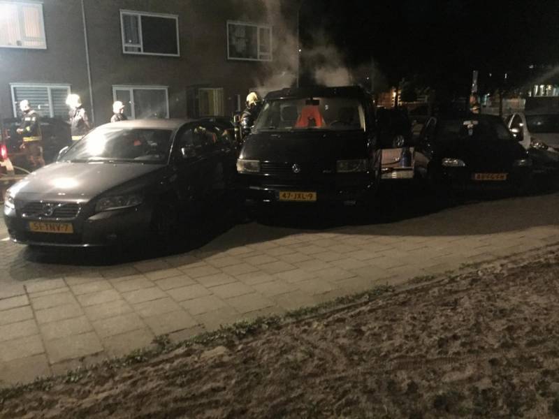 Bestelbus verwoest na te hete oven in laadruim