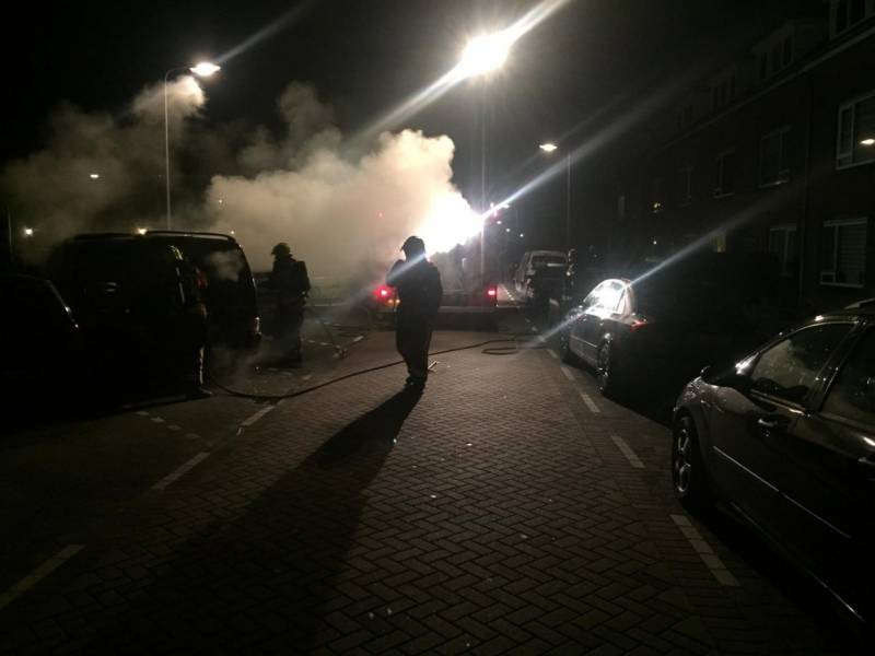 Bestelbus verwoest na te hete oven in laadruim