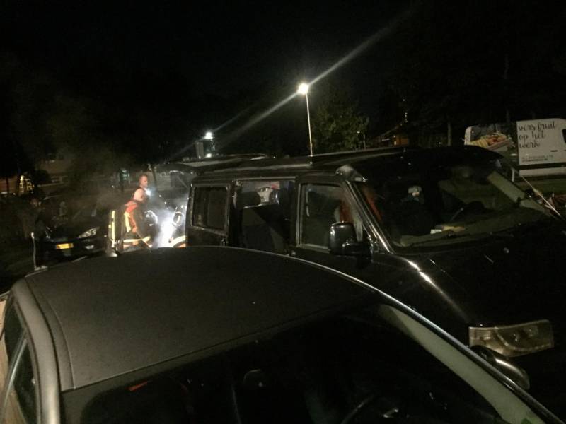 Bestelbus verwoest na te hete oven in laadruim