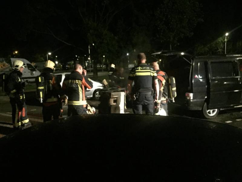 Bestelbus verwoest na te hete oven in laadruim