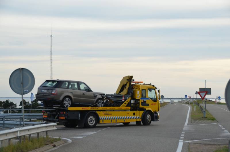 Land Rover botst frontaal op RIMOB