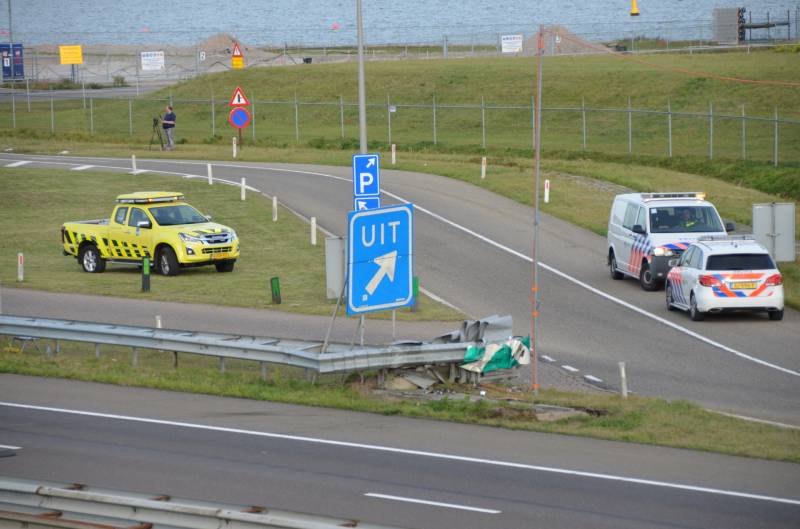 Land Rover botst frontaal op RIMOB