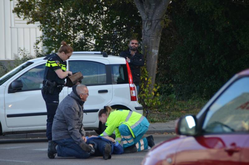 Fietser gewond na aanrijding met bestelbus