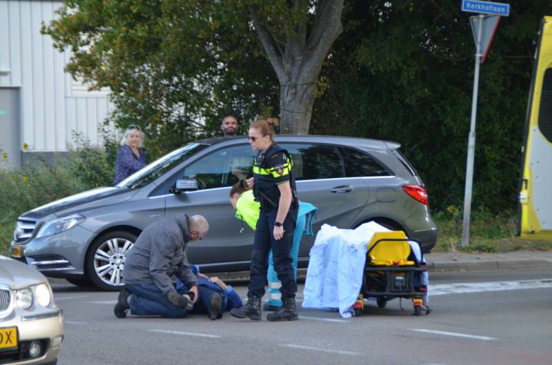 Fietser gewond na aanrijding met bestelbus