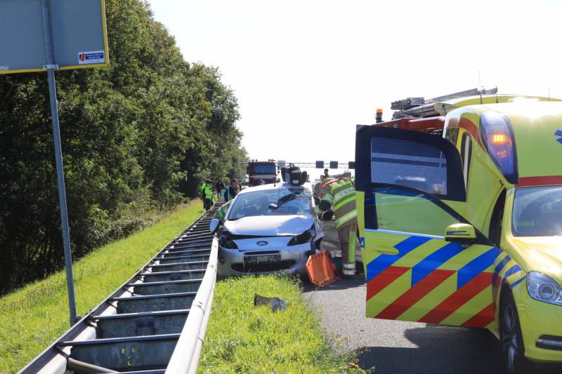Snelweg dicht door aanrijding met meerdere voertuigen