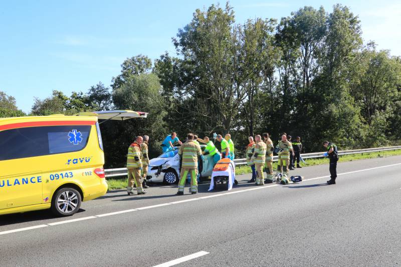 Snelweg dicht door aanrijding met meerdere voertuigen