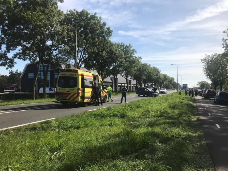 Weg afgesloten na flinke botsing