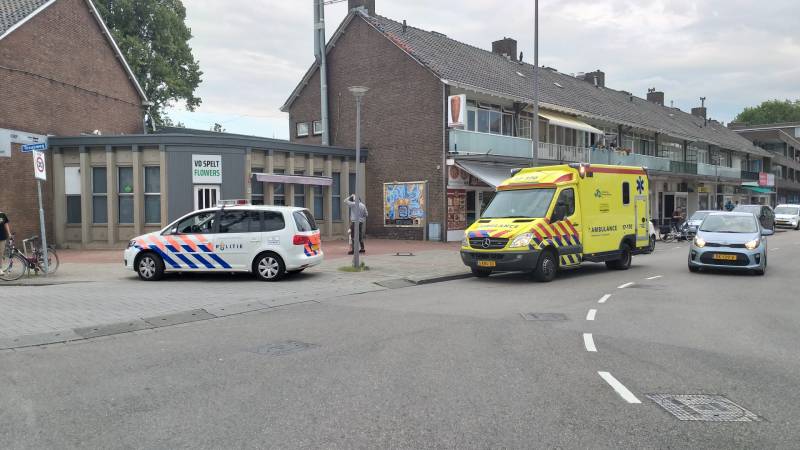 Jongen lelijk ten val met skateboard