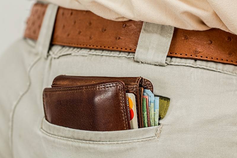Man aangehouden voor stelen portemonnee op kantoor