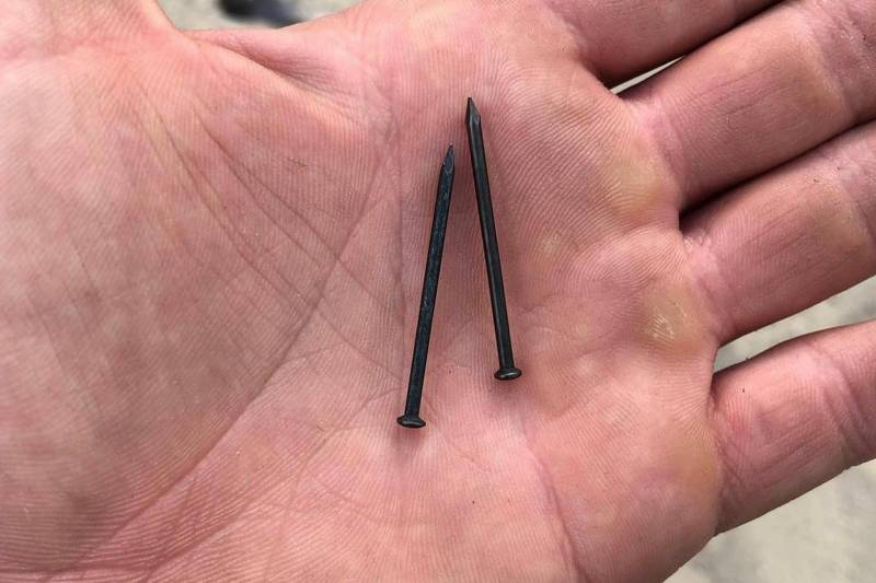 Spijkers in schommel geslagen in wijk Achtse Barrier