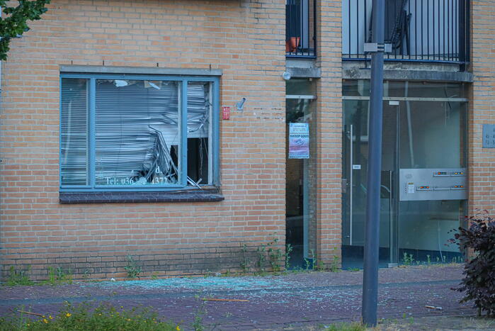 Twee mannen slaan op de vlucht na plofkraak