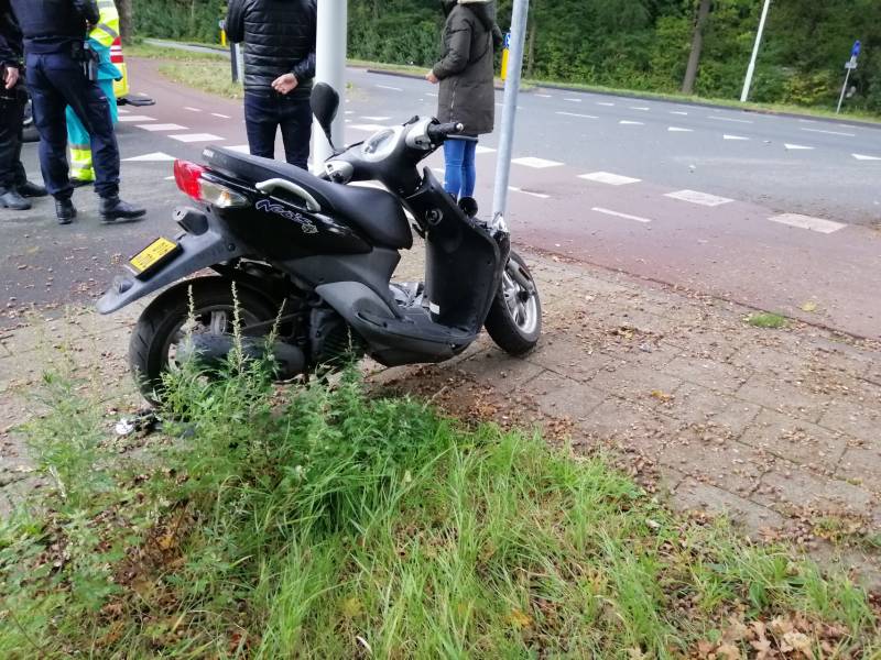 Brommer aangereden door personenauto