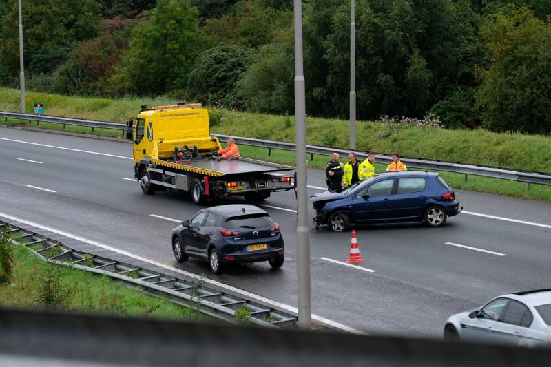 Wederom auto tegen de vangrail