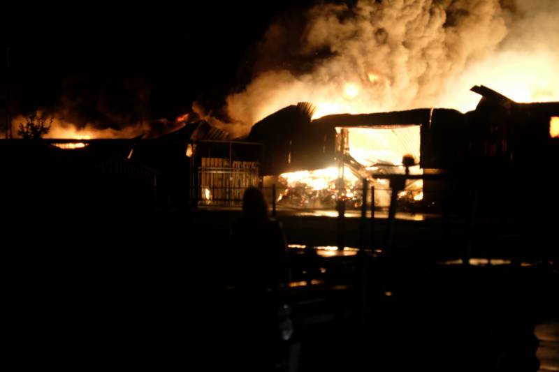 Zeer grote brand in meerdere loodsen
