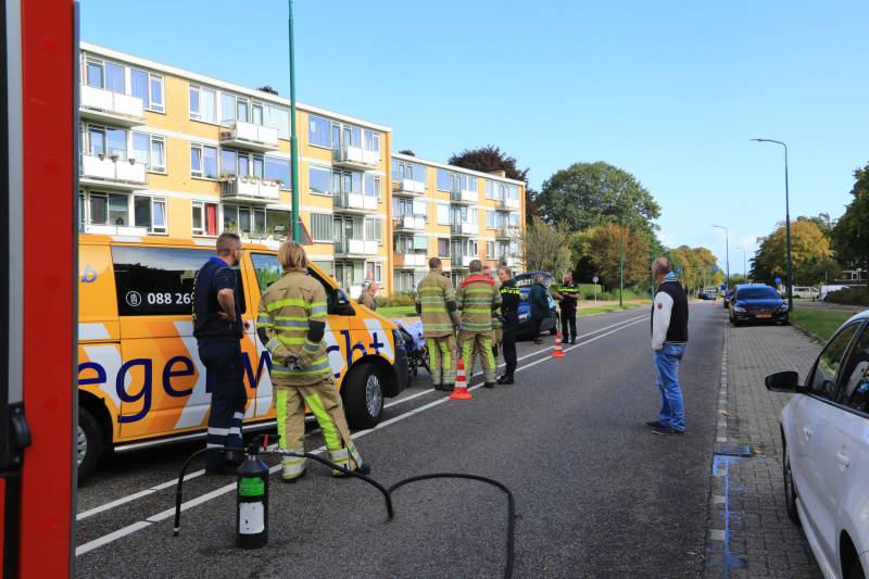 Man op snorbrommer aangereden door auto