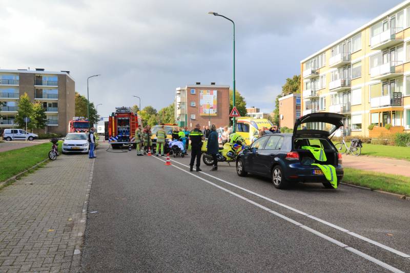 Man op snorbrommer aangereden door auto