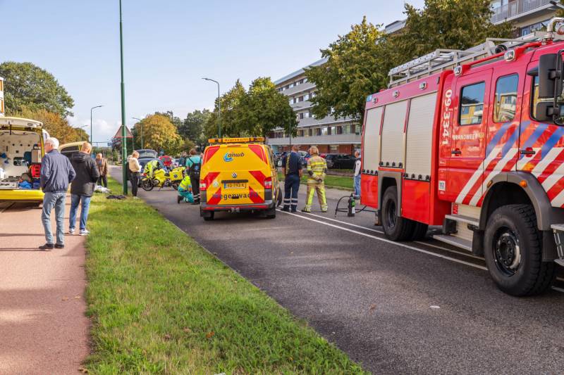 Man op snorbrommer aangereden door auto