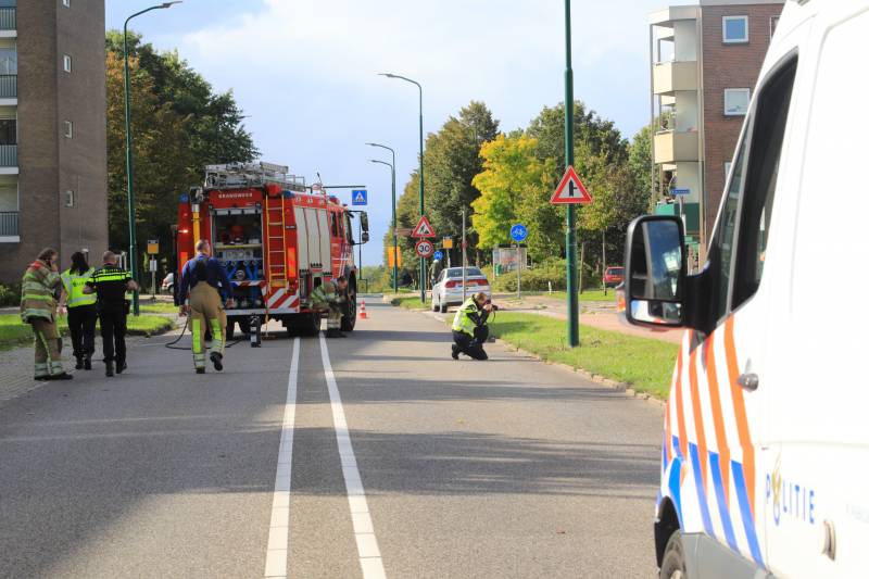 Man op snorbrommer aangereden door auto
