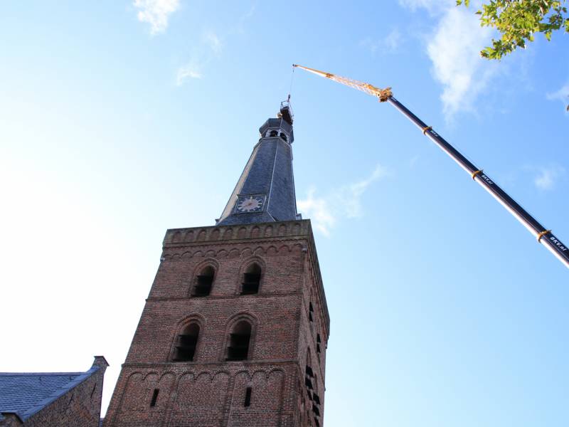 Barneveldse haan van Oude Kerktoren gehaald