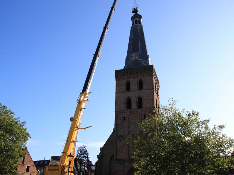 Barneveldse haan van Oude Kerktoren gehaald