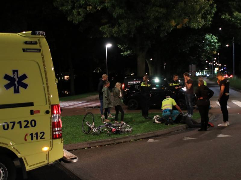 Fietser aangereden door personenauto