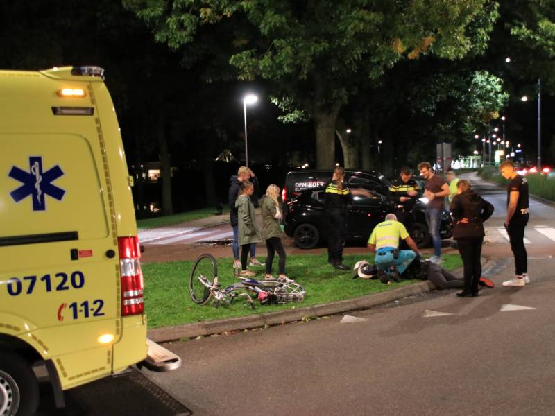 Fietser aangereden door personenauto