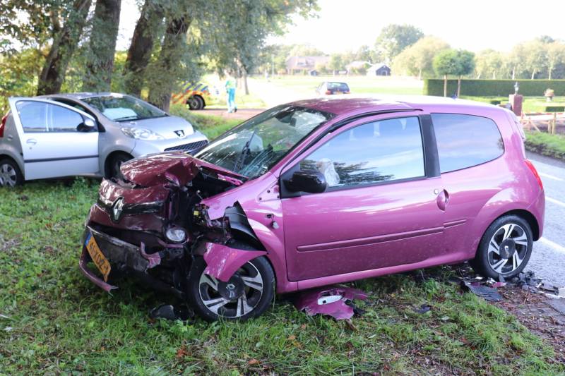 Twee gewonden na frontale botsing