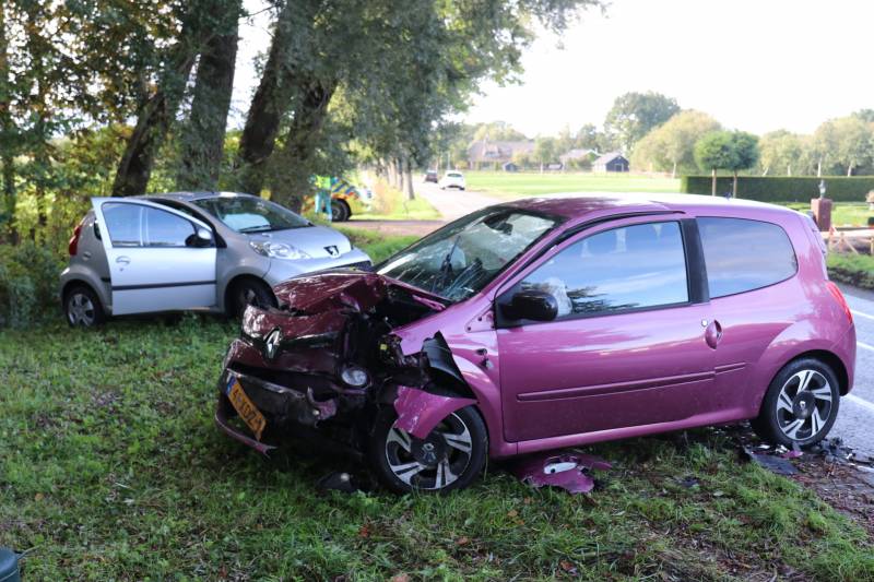 Twee gewonden na frontale botsing